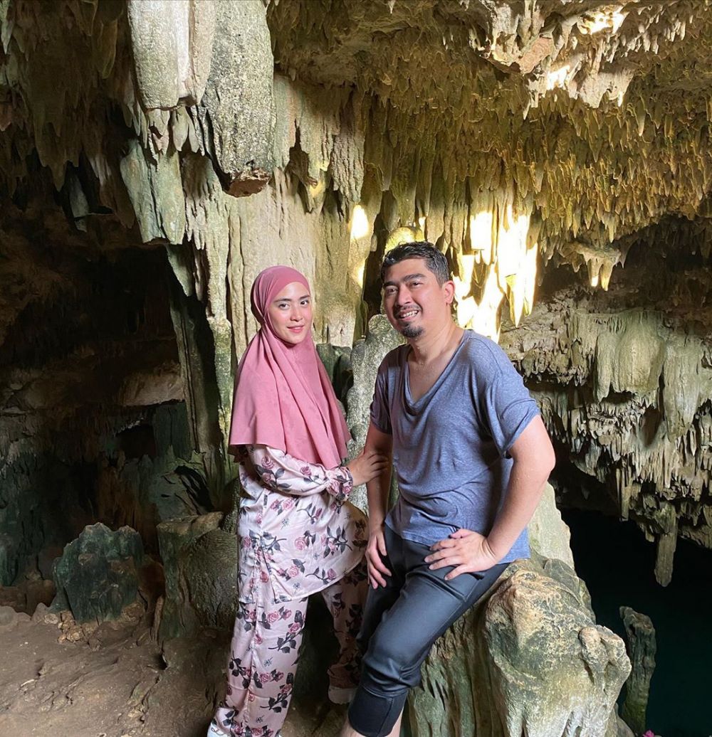 Bak Honeymoon, 10 Potret Mesra Ustaz Solmed dan April di Labuan Bajo 