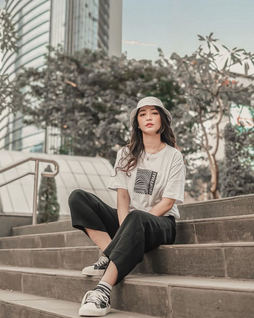 Cantik dan Imut, 10 Gaya Busana Putih ala Jessica Veranda