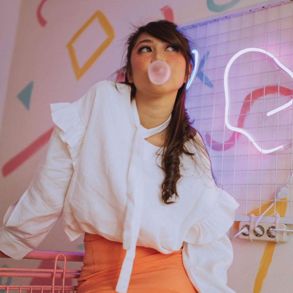 Cantik dan Imut, 10 Gaya Busana Putih ala Jessica Veranda