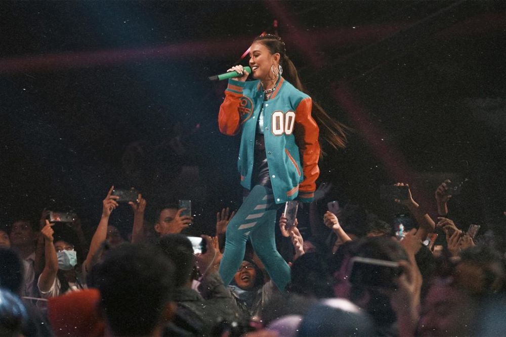 Selalu Memukau, 10 Potret Agnez Mo Totalitas di Atas Panggung