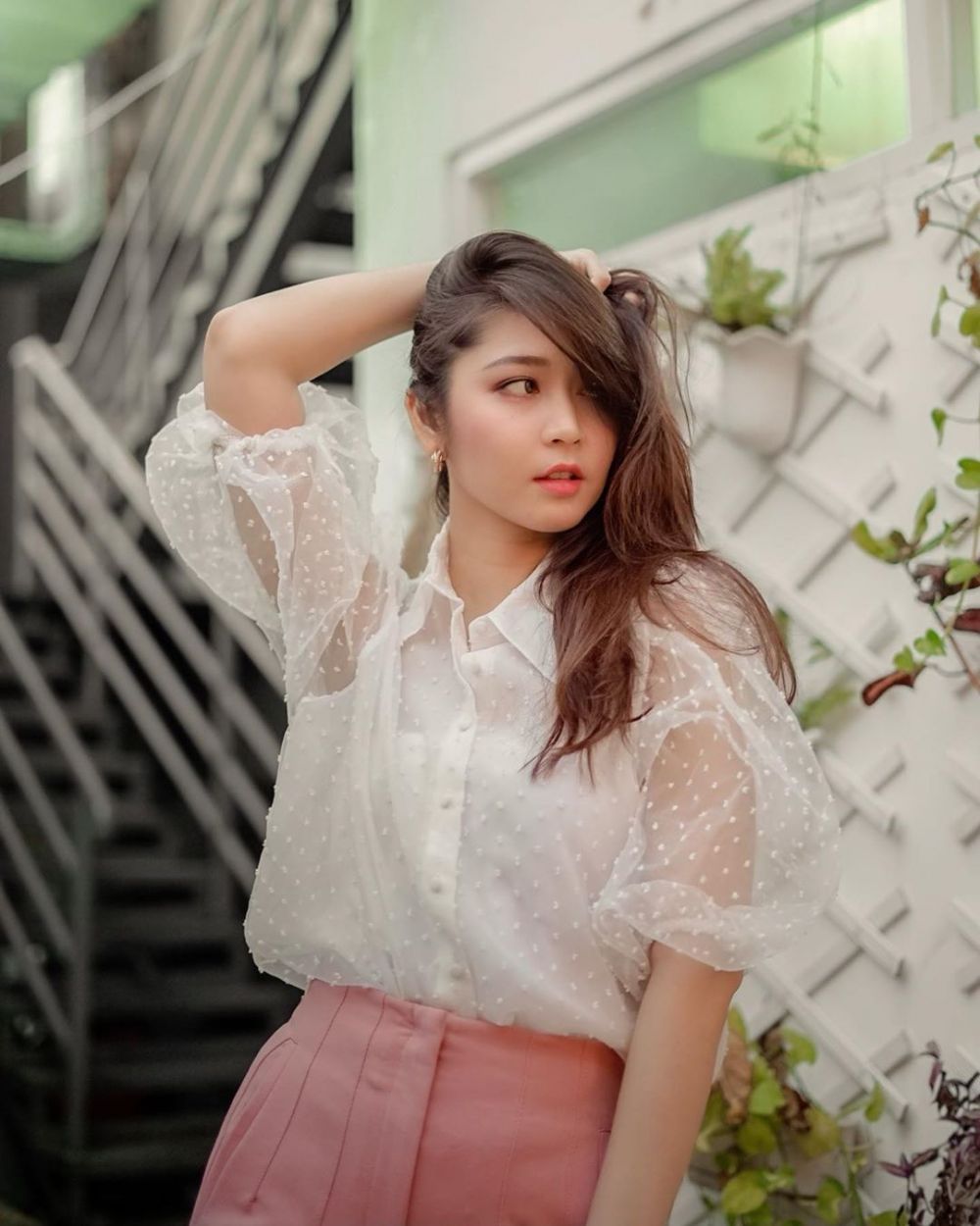 Cantik dan Imut, 10 Gaya Busana Putih ala Jessica Veranda
