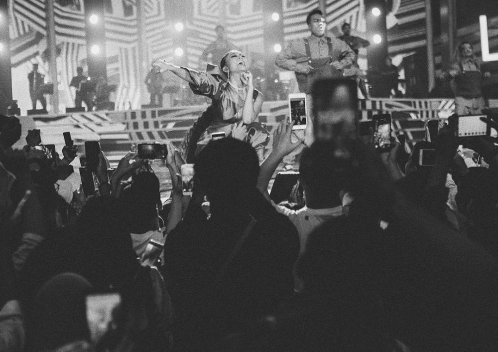 Selalu Memukau, 10 Potret Agnez Mo Totalitas di Atas Panggung