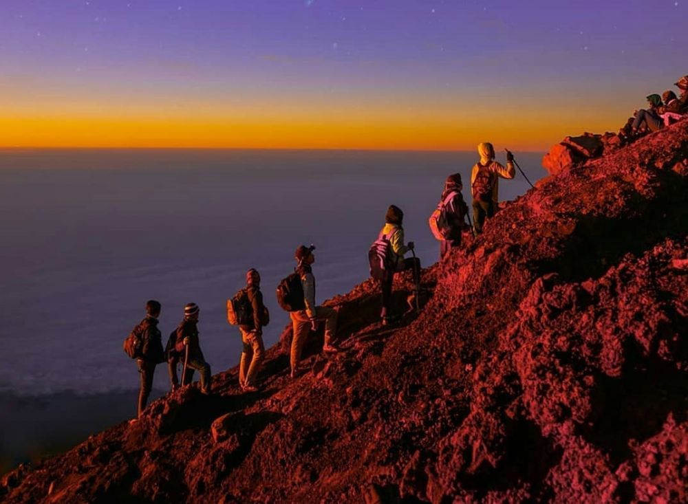 Jalur Pendakian Gunung Slamet Resmi Dibuka, Cek Syaratnya disini!