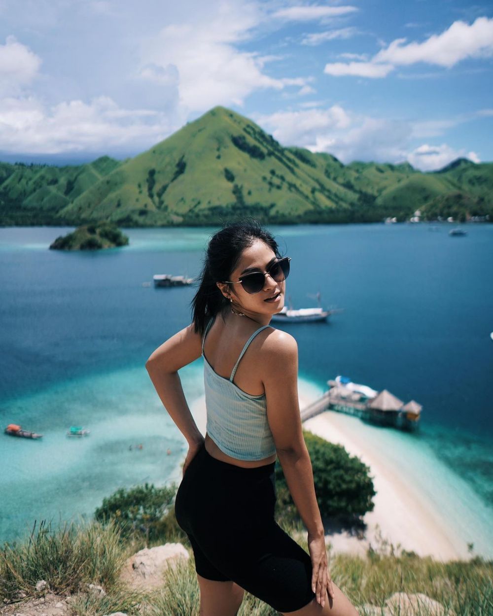 Potret Seru Hana Saraswati Liburan di Labuan Bajo, Bikin Deg-degan!