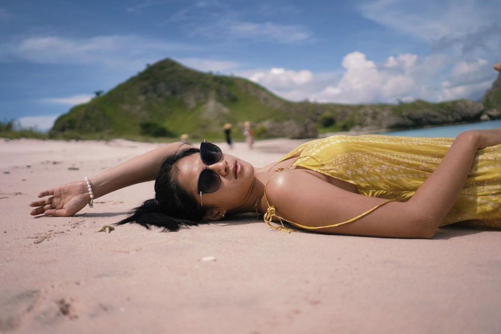 Potret Seru Hana Saraswati Liburan di Labuan Bajo, Bikin Deg-degan!