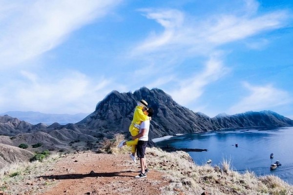 9 Potret Liburan Manja Syahrini di Labuan Bajo