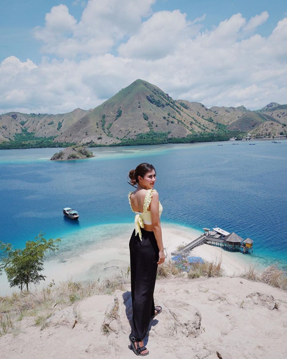 Pesona Syahnaz Sadiqah Liburan di Labuan Bajo, Superkece!