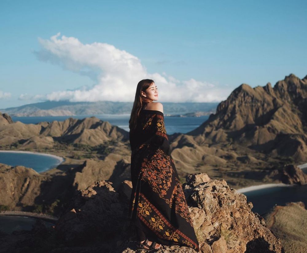 Pesona Syahnaz Sadiqah Liburan di Labuan Bajo, Superkece!