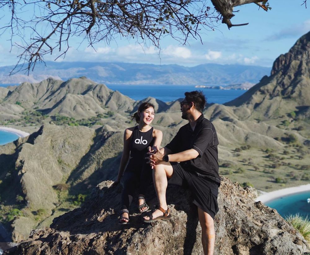 Pesona Syahnaz Sadiqah Liburan di Labuan Bajo, Superkece!