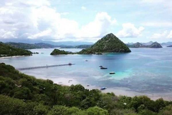 9-potret-pantai-waecicu-surga-bahari-di-labuan-bajo-yang-memukau