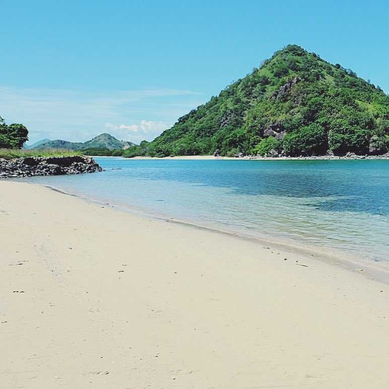 9 Potret Pantai Waecicu, Surga Bahari di Labuan Bajo yang Memukau