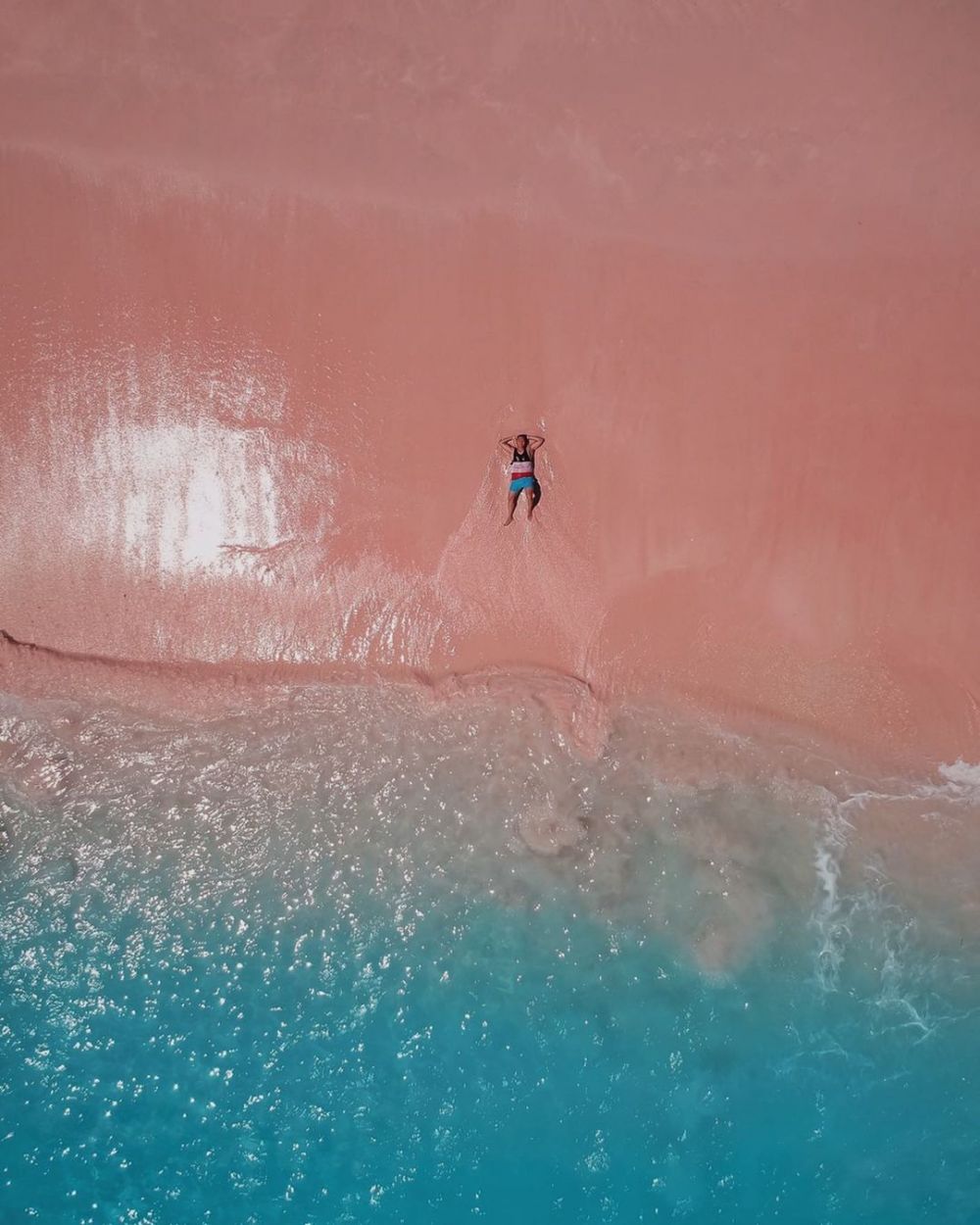  10 Pesona Pink Beach Pulau Komodo, Secuil Surga Bahari di Labuan Bajo!