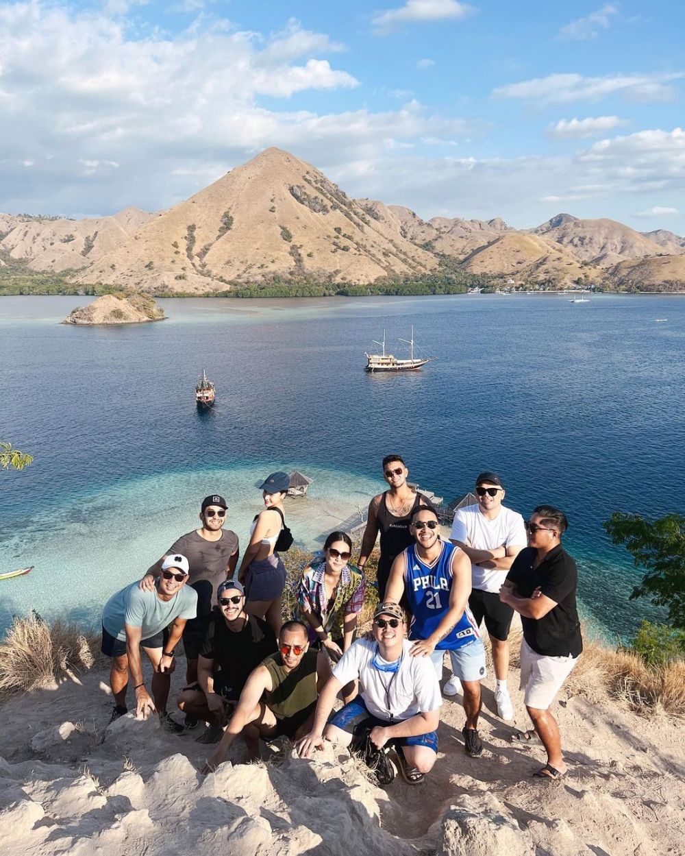10 Momen Pelesiran Anya Geraldine di Labuan Bajo, Kompak Sama Sahabat!