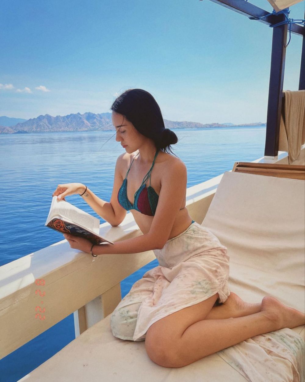 10 Momen Pelesiran Anya Geraldine di Labuan Bajo, Kompak Sama Sahabat!