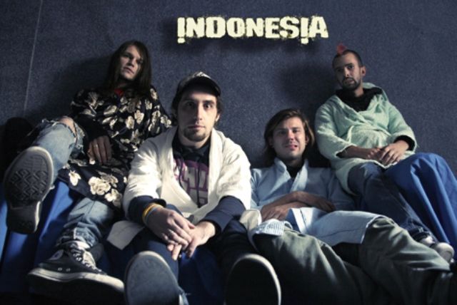 9 Bule Ini jatuh cinta dan tergila-gila dengan Indonesia!