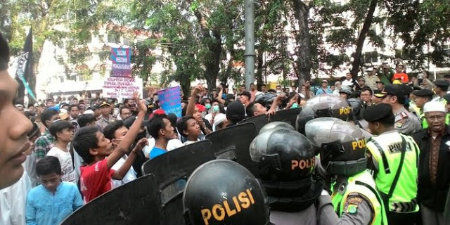 Didemo Warga, Ahok Berkomentar "Emangnya Negara Diatur Massa?"