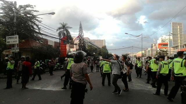 Didemo Warga, Ahok Berkomentar "Emangnya Negara Diatur Massa?"