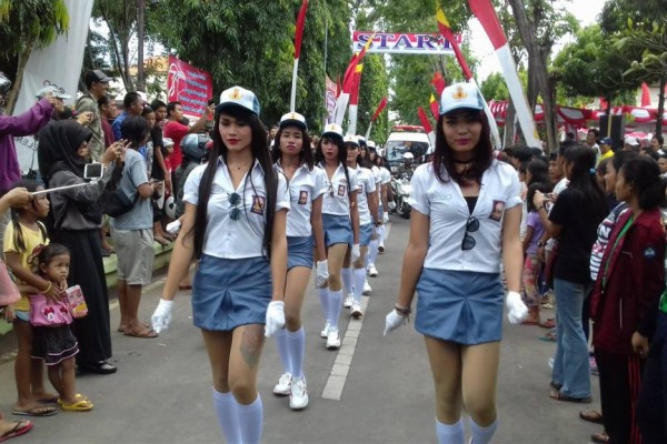 Aku Biasa Dieksekusi di Bawah Pohon, Uangnya Buat Kuliah
