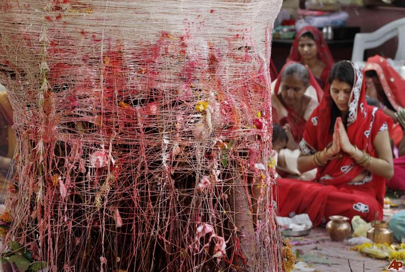 3 Ritual Pernikahan &quot;Nyeleneh&quot; di Dunia yang Buat Kepala Agan Geleng-Geleng