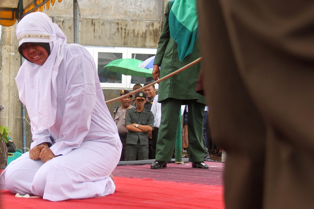 Dunia Soroti Aceh Usai 7 Pasangan Dihukum Cambuk Karena &quot;Terlalu Berdekatan&quot;!