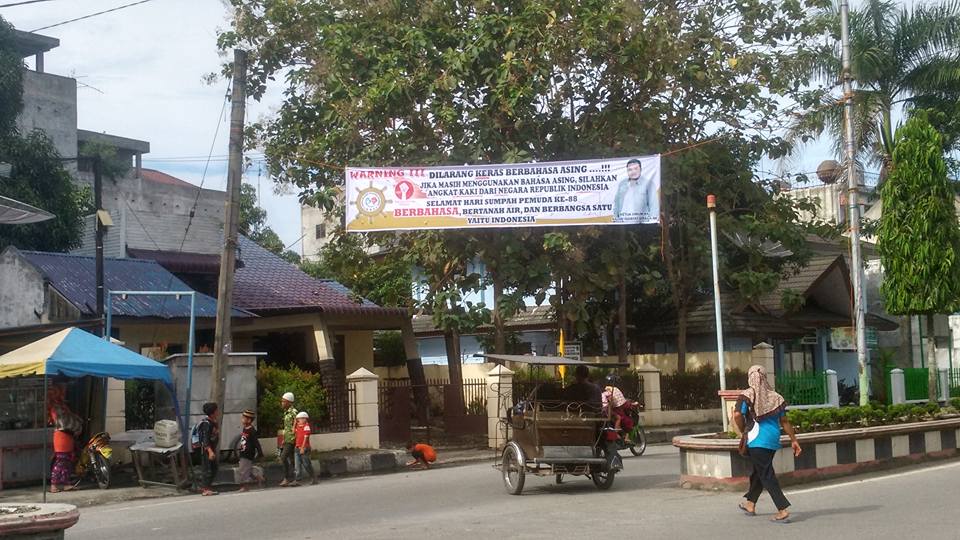 Spanduk 'Dilarang Pakai Bahasa Asing' Terpasang di Tanjung Balai, Ini Isinya