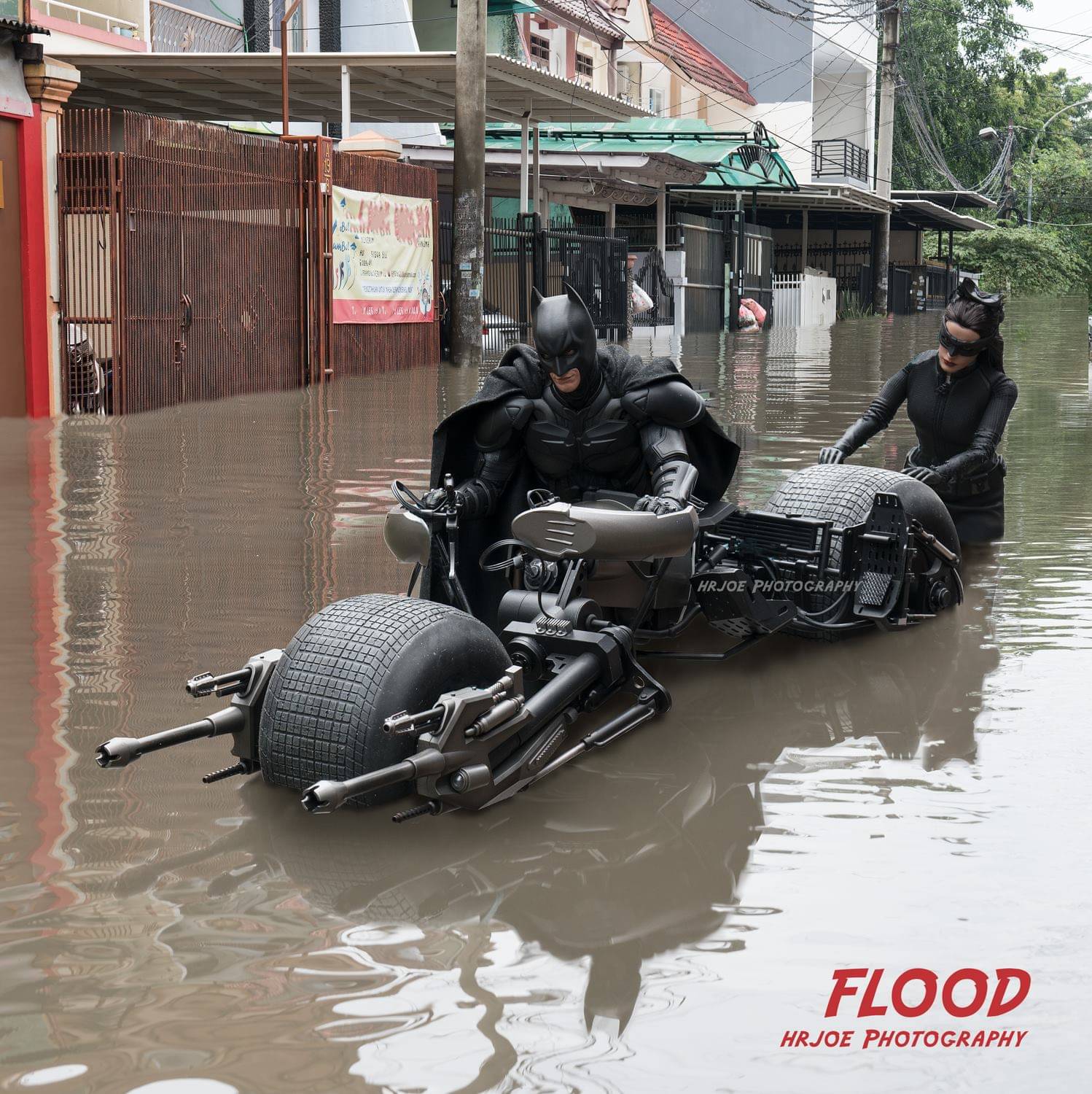 foto-foto-aksi-superhero-yang-datang-ke-dunia-nyata