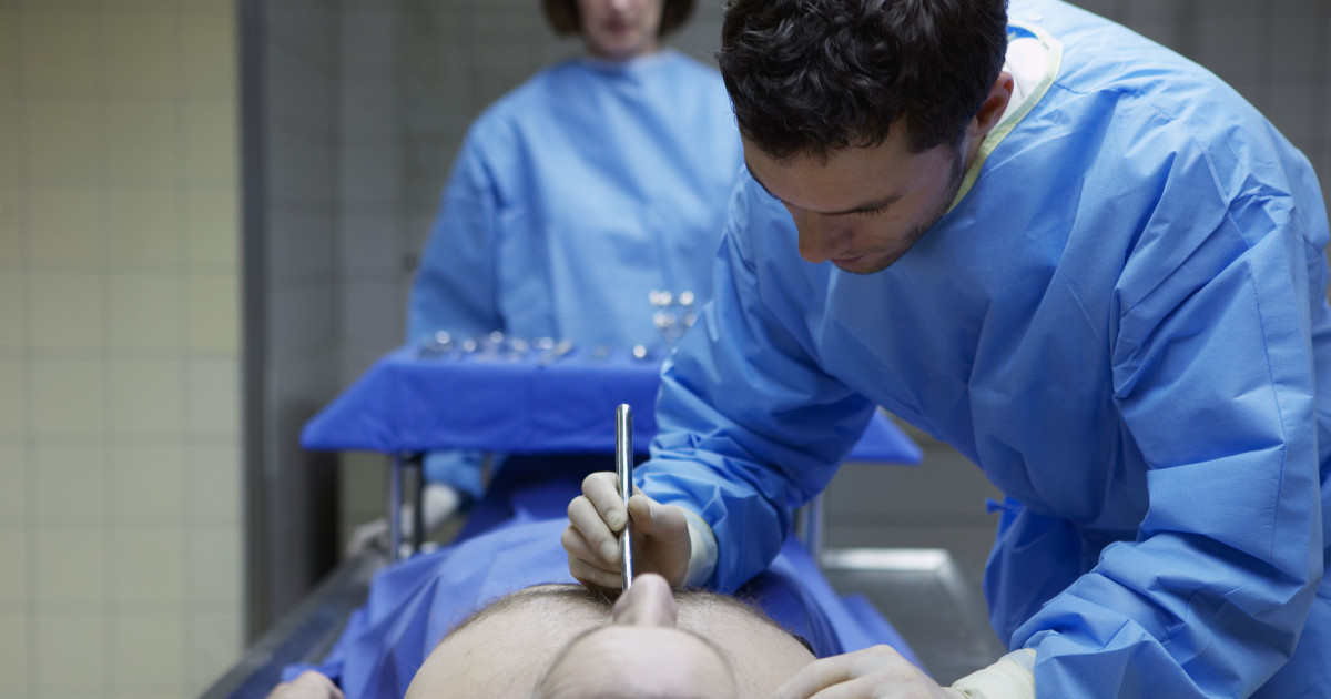 Dinyatakan Mati Oleh Tiga Dokter Pria Ini Nyaris Diotopsi Dalam Keadaan Hidup !