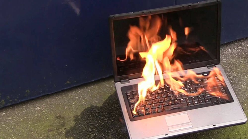 &#91;WAJIB BACA&#93; Tanda-Tanda Kamu HARUS Ganti Laptop Baru