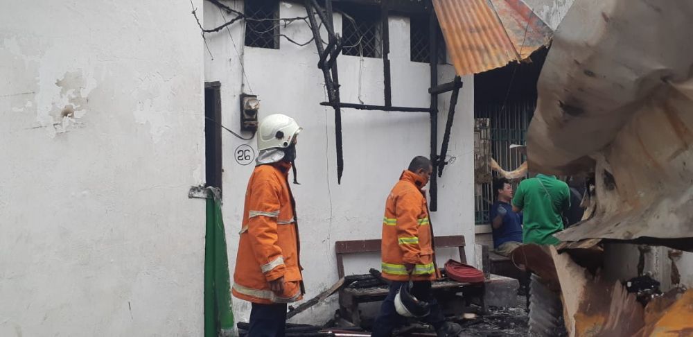 Polsek Cirasas Dibakar Sekelompok Massa