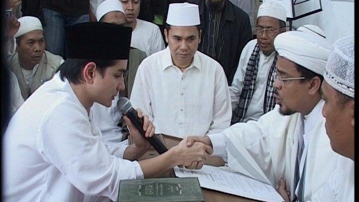 Mualaf di Depan Habib Rizieq, Steve Emmanuel Pindah Agama Lagi