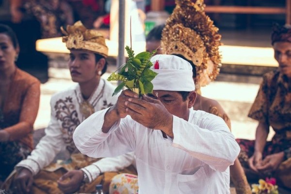 Mengenal 5 Aktivitas Umat Hindu Sehari-hari di Bali