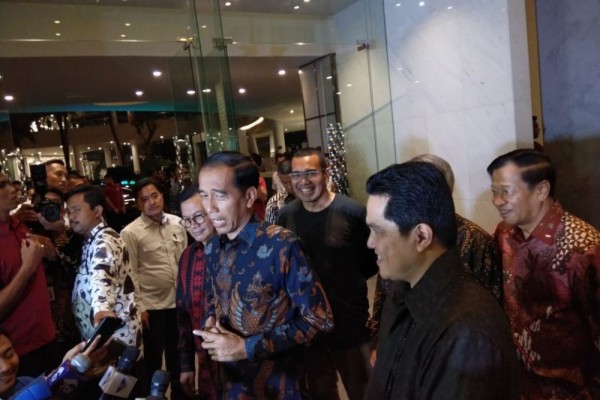 Kaget Harga Tiket Pesawat Mahal, Jokowi Panggil Dirut Pertamina