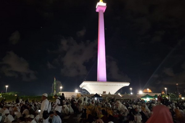 Dibacakan dengan Takbir dan Air Mata, Ini Isi Puisi Neno Warisman