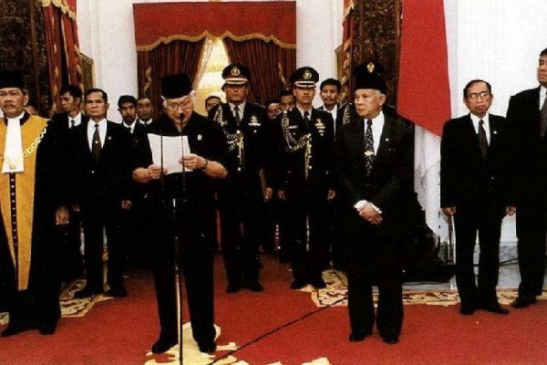 Apa yang Terjadi pada Reformasi 21 Mei 1998? Ini 10 Fakta Sejarahnya!