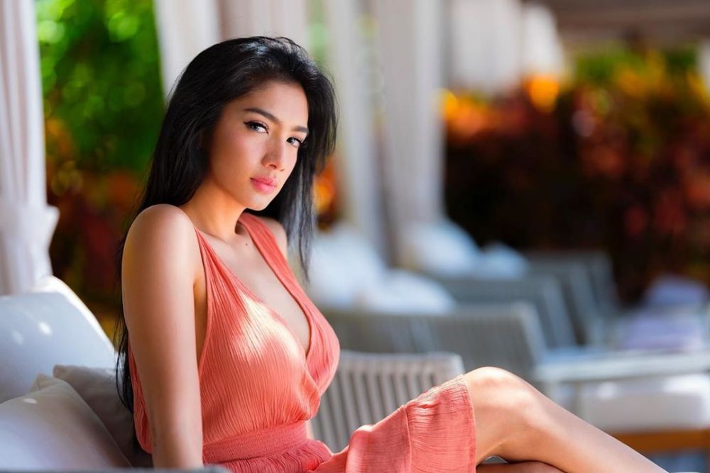 Potret 'Pamer Body Goals' Angel Karamoy di Labuan Bajo