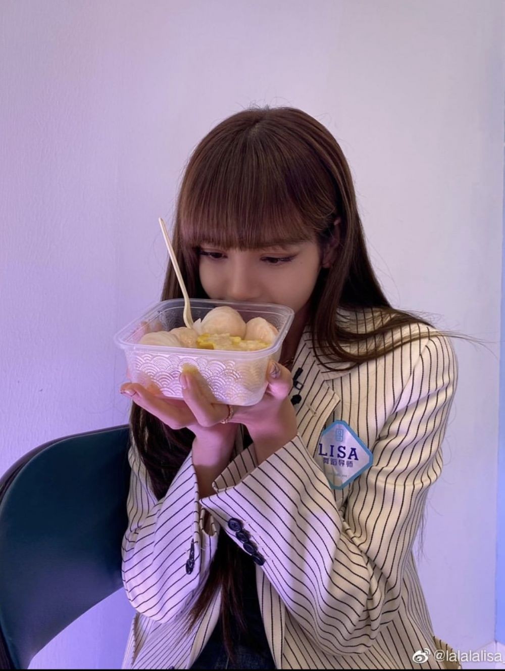 10 Potret Lisa BLACKPINK Jadi Mentor di Ajang Pencarian Bakat China