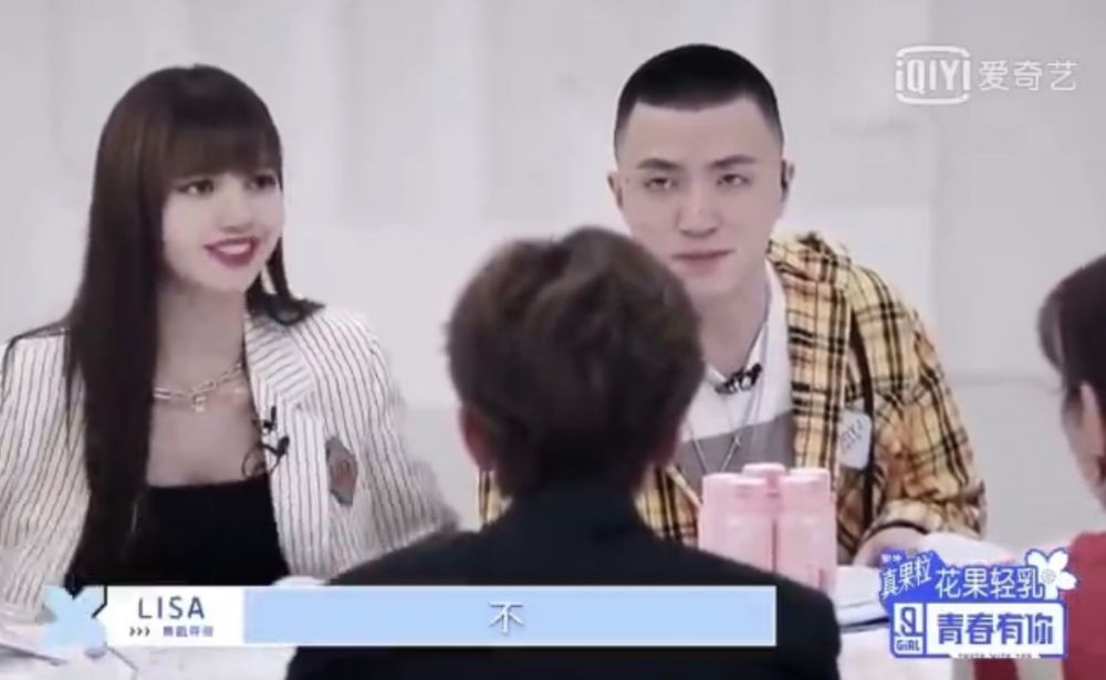 10 Potret Lisa BLACKPINK Jadi Mentor di Ajang Pencarian Bakat China