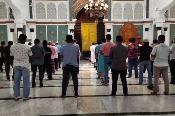 Salat Berjemaah di Masjid, 10 Warga Banyumas Positif Kena Virus Corona