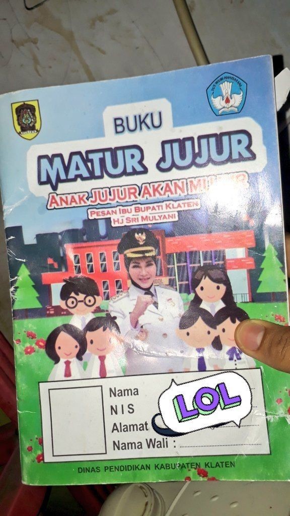 Kampanye Terselubung, Foto Bupati Klaten Juga Terdapat Di Barang-Barang Ini!