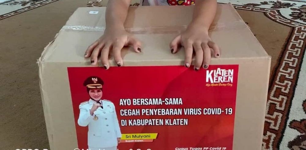 Kampanye Terselubung, Foto Bupati Klaten Juga Terdapat Di Barang-Barang Ini!