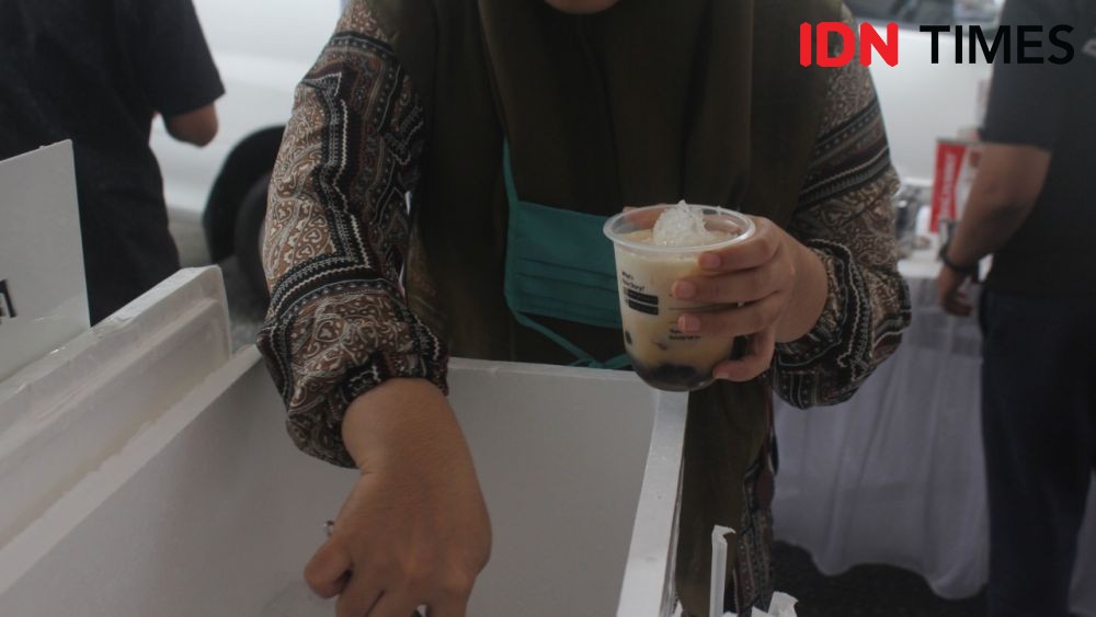 Potret Berburu Takjil di Kampung Ramadan Medan, Cukup Drive Thru