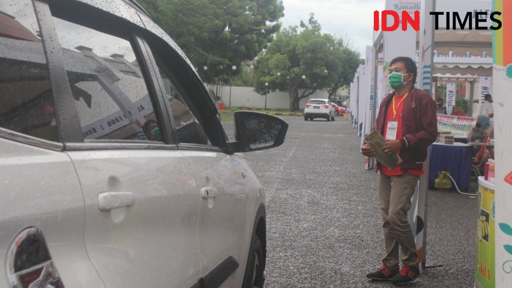 Potret Berburu Takjil di Kampung Ramadan Medan, Cukup Drive Thru