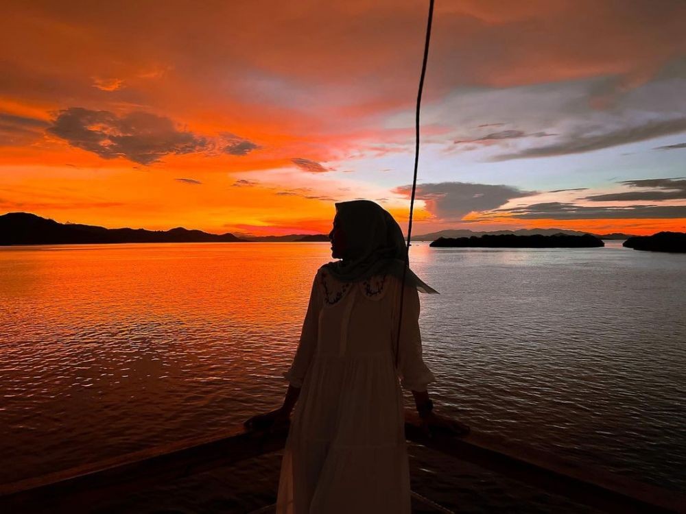 FOTO: Cantiknya Sunset di Labuan Bajo, Pesonanya Bikin Kebelet Liburan