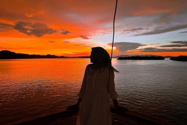 FOTO: Cantiknya Sunset di Labuan Bajo, Pesonanya Bikin Kebelet Liburan