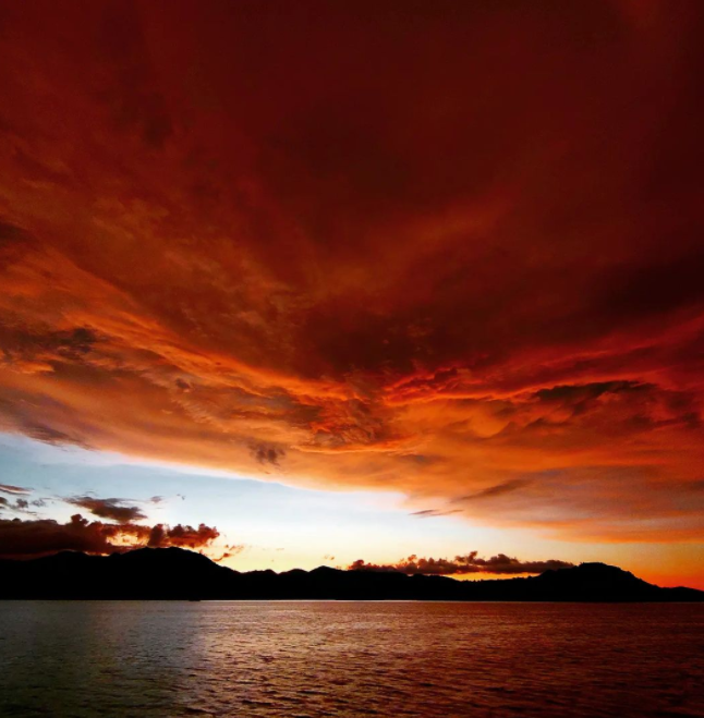 FOTO: Cantiknya Sunset di Labuan Bajo, Pesonanya Bikin Kebelet Liburan