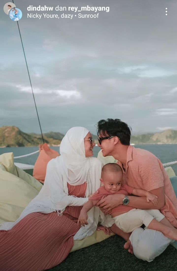 10 Potret Liburan Romantis Dinda Hauw dan Rey Mbayang di Labuan Bajo