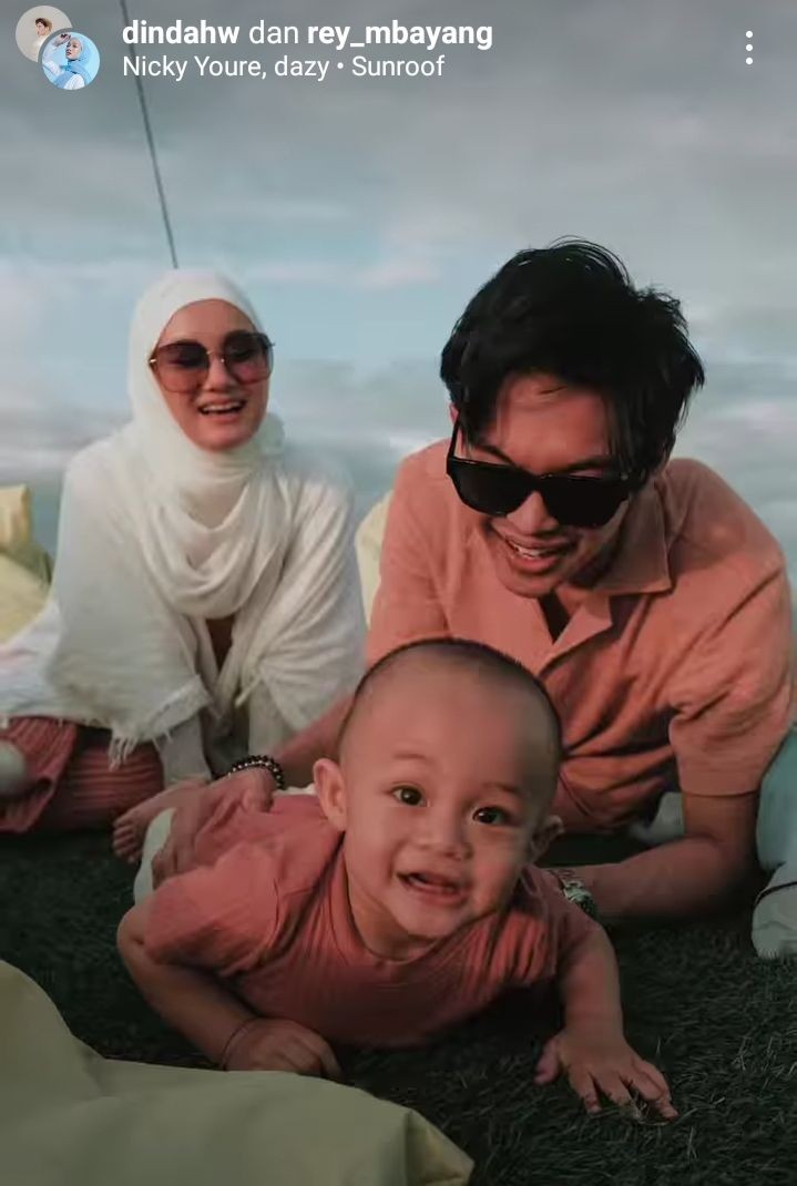 10 Potret Liburan Romantis Dinda Hauw dan Rey Mbayang di Labuan Bajo