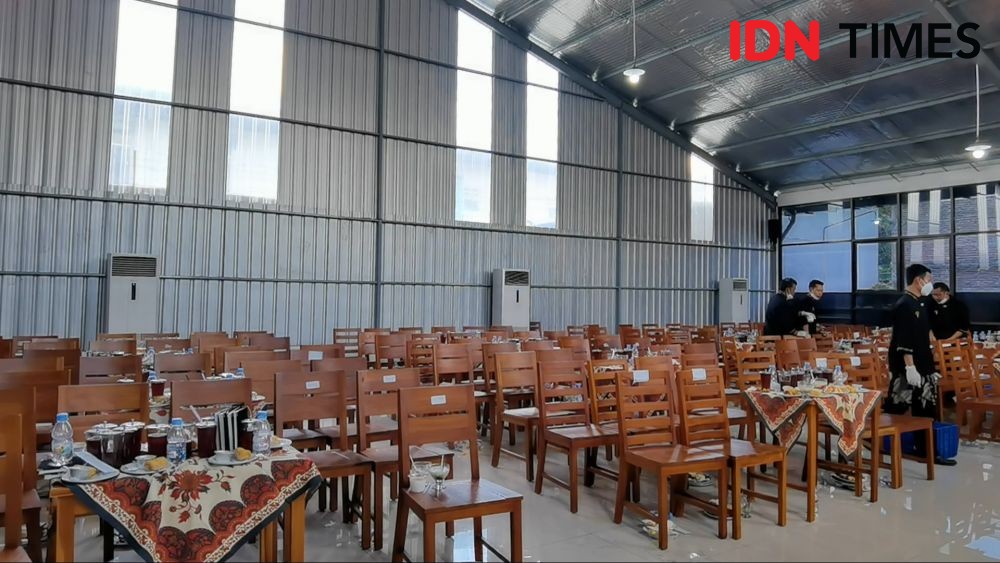1.000 Hari Meninggalnya Sang Ibu di Solo, Jokowi Pasang Nisan Makam 