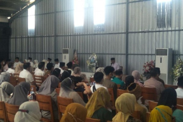 1.000 Hari Meninggalnya Sang Ibu di Solo, Jokowi Pasang Nisan Makam 