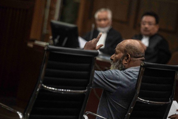 Jenazah Lukas Enembe Diterbangkan ke Jayapura, Rakyat Diminta Tak Buat Keributan
